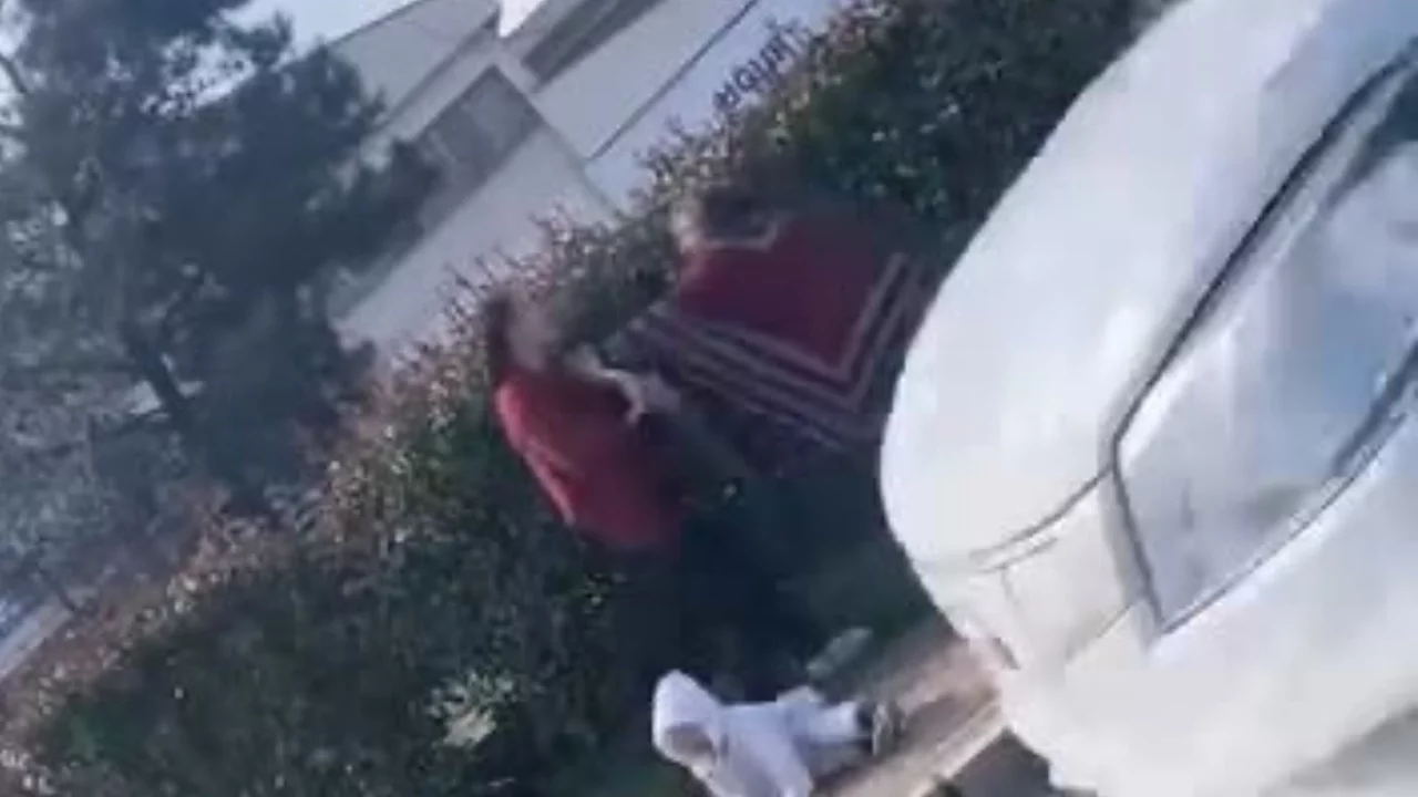 Bursa'da dilenci kadınların kavgası kameraya yansıdı