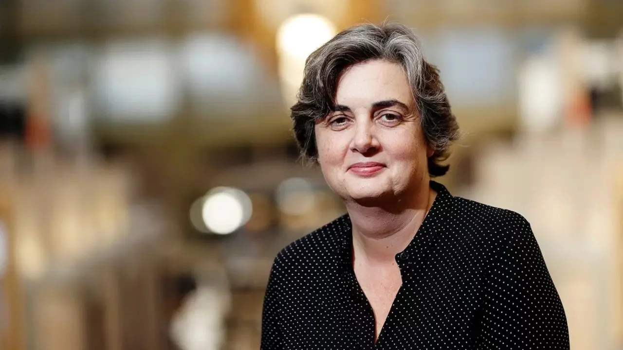 Soygun, grevler ve su sızıntısının ardından... Louvre Müzesi'nde üst düzey istifa