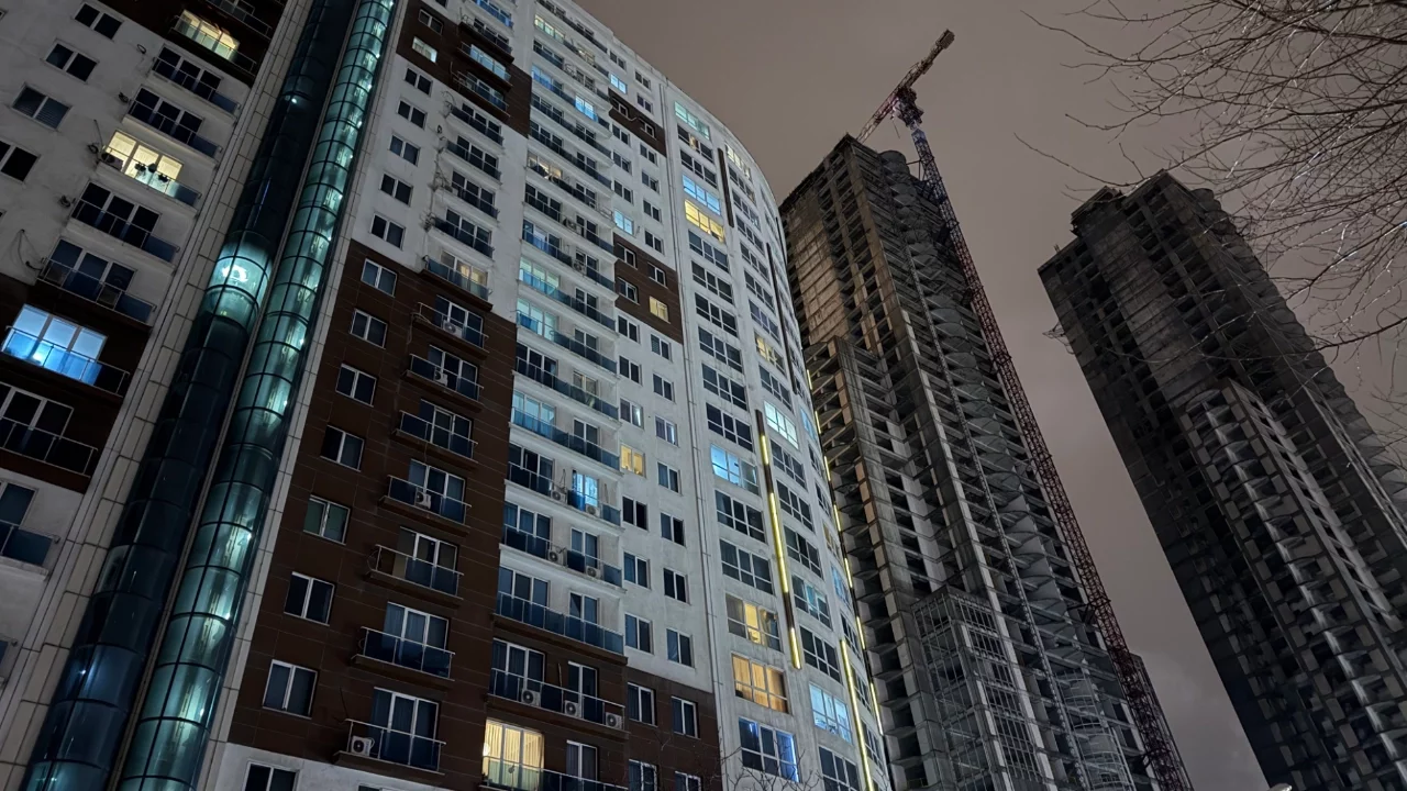 İstanbul'da bir sitede 2 kişi silahla vurulmuş halde ölü bulundu