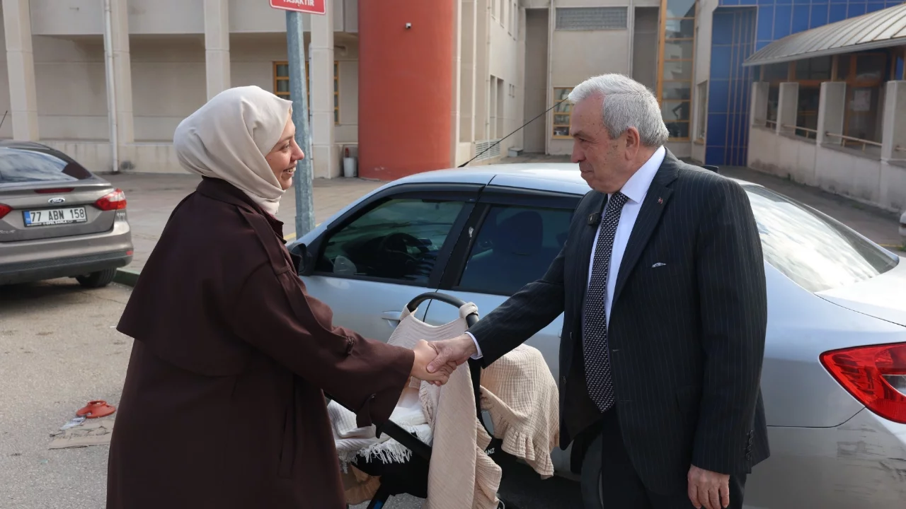 Nilüfer Belediye Başkanı Şadi Özdemir "Anne Taksi"nin direksiyonuna geçti