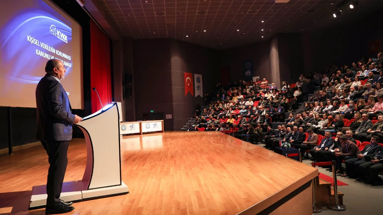 Bursa Uludağ Üniversitesi'nde kişisel verilerin korunması ve dijital mahremiyet eğitimi gerçekleş...