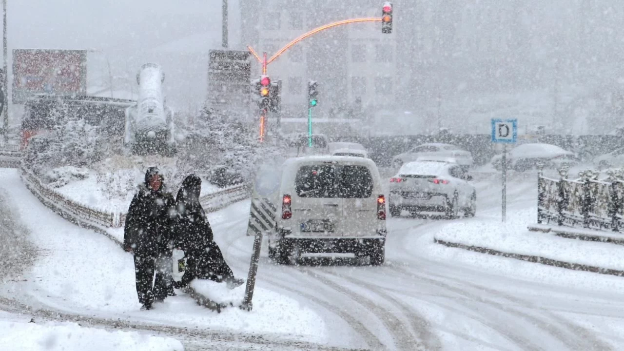Yurdun doğusunda kar, güneyinde fırtına etkili olacak