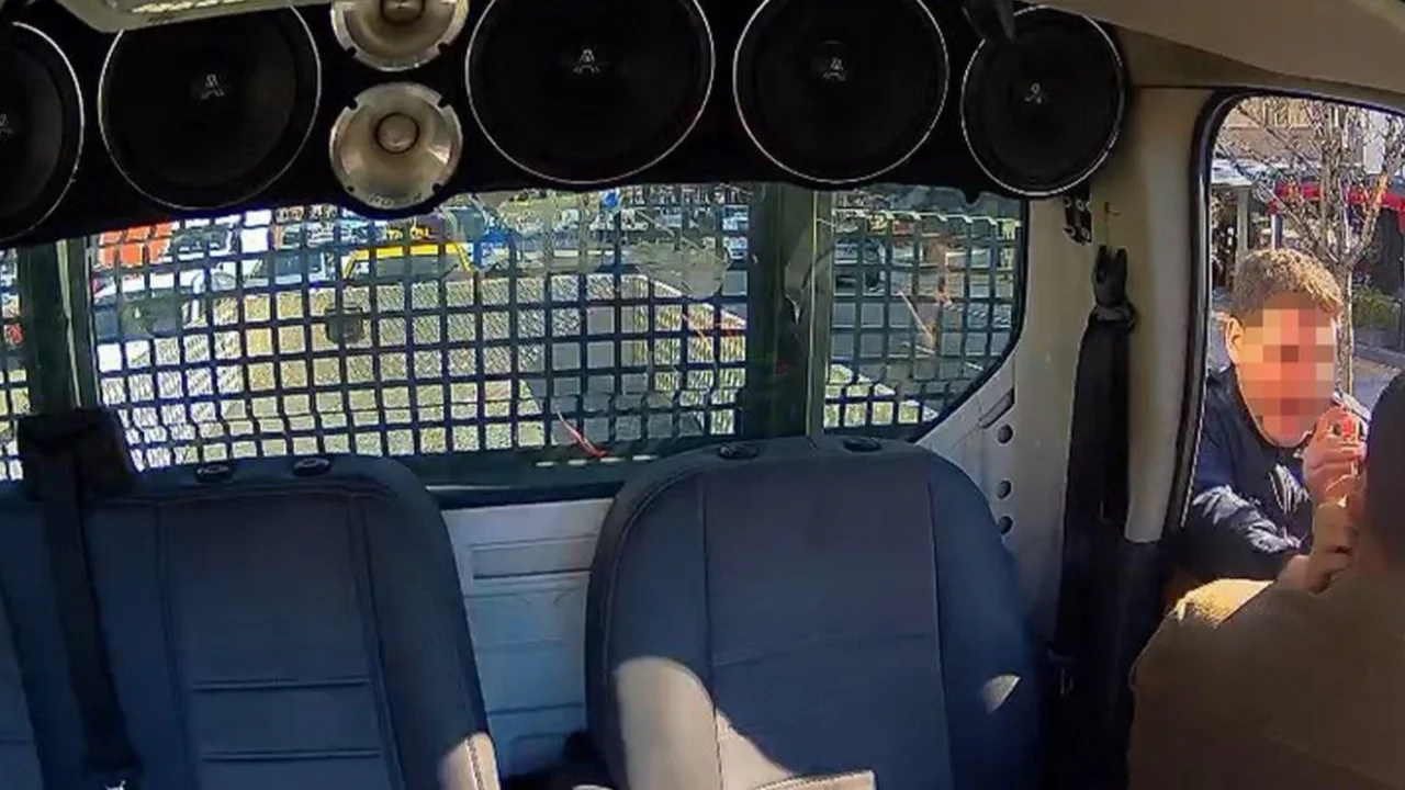 İzmir'de Sürücüyü darbeden 2 polis hakkında işlem: Biri açığa alındı