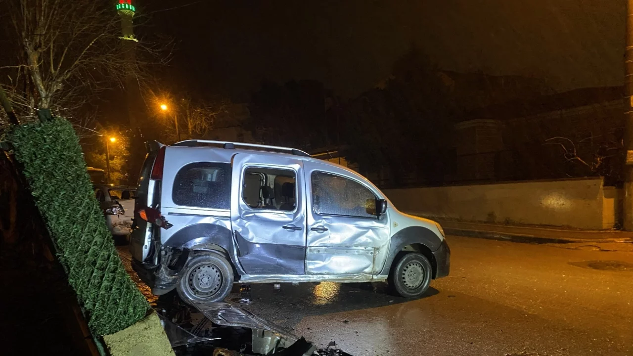 Kocaeli'de zincirleme kaza: 1 kişi yaralandı, sürücü kaçtı