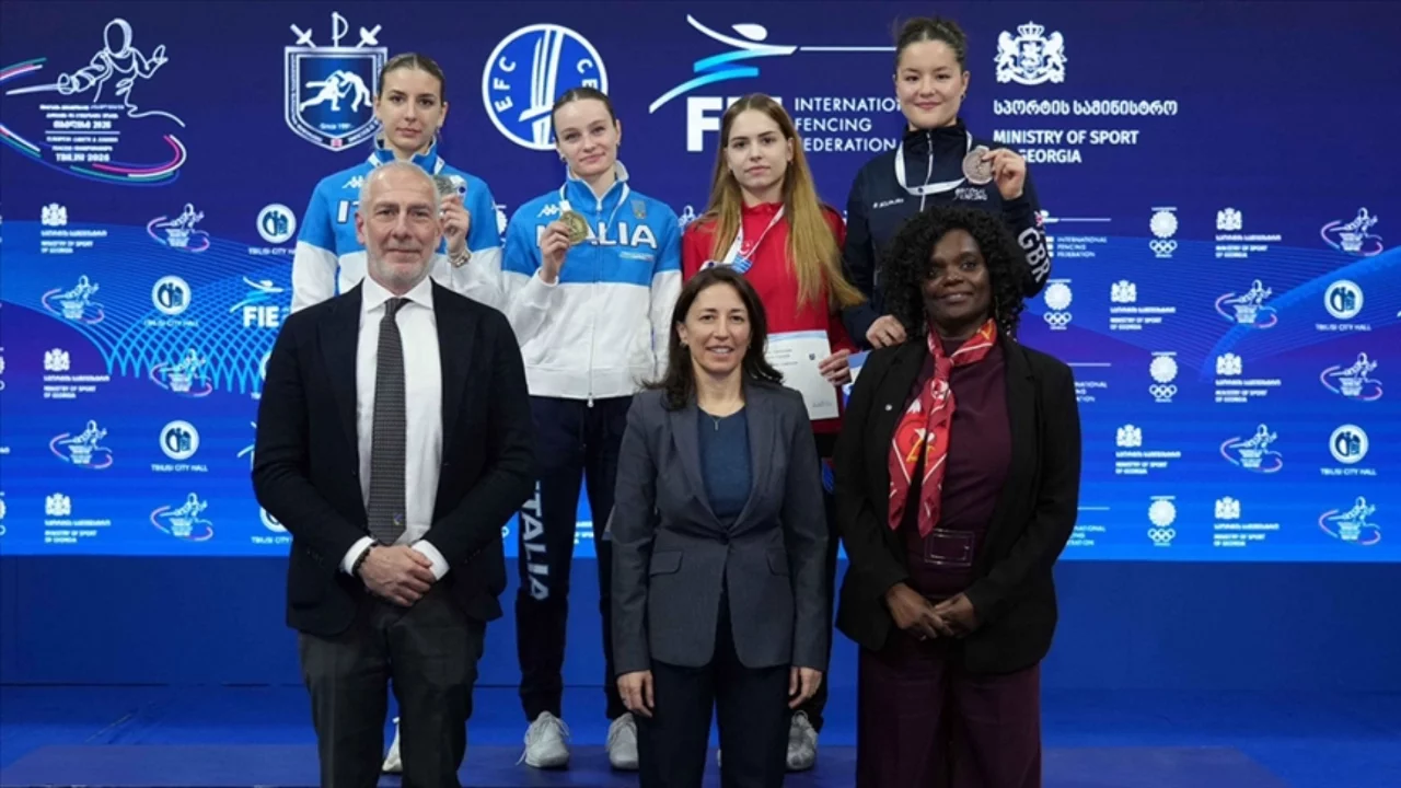 Milli eskrimci Alara Atmaca, bronz madalya kazandı