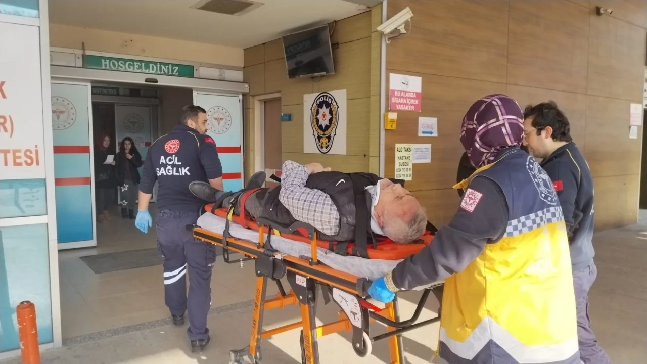 Bursa'da ticari taksi ile çarpışan motosikletin sürücüsü yaralandı