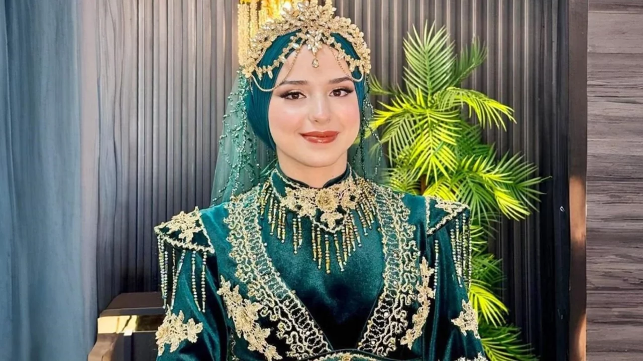 19 yaşındaki Sinem karın ağrısı şikayetiyle gittiği hastanede hayatını kaybetti