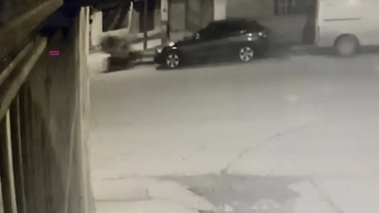 Eskişehir'de motosiklet önce yayaya sonra duvara çarptı: 3 yaralı