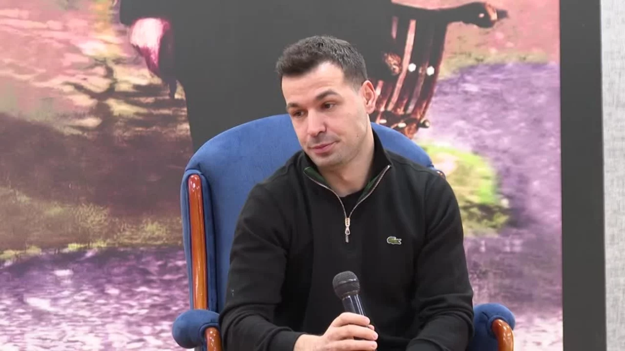 FIFA kokartlı hakem Cihan Aydın, Bursa'da lise öğrencileriyle bir araya gelerek deneyimlerini pay...