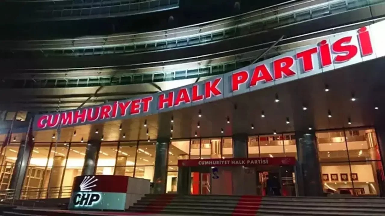 CHP'nin 30 eski ilçe başkanı partiden ihraç edildi