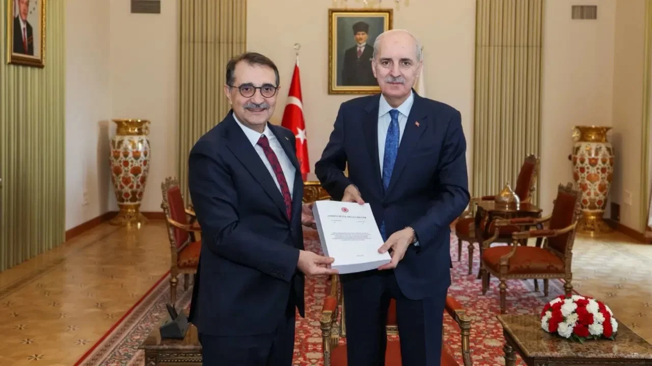 TBMM Başkanı Numan Kurtulmuş'a Yapay Zeka Araştırma Komisyonu'nun hazırladığı rapor sunuldu