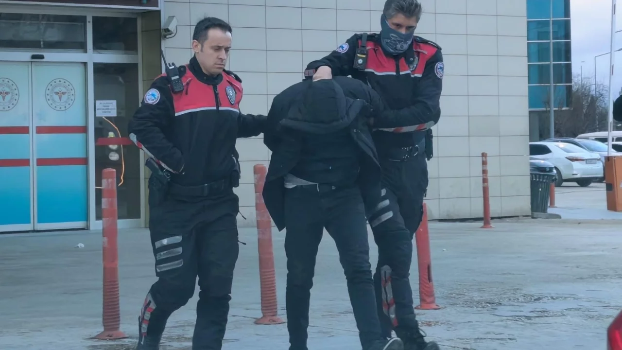 Bursa'da iki ayrı suçtan aranan şahıs yakalandı