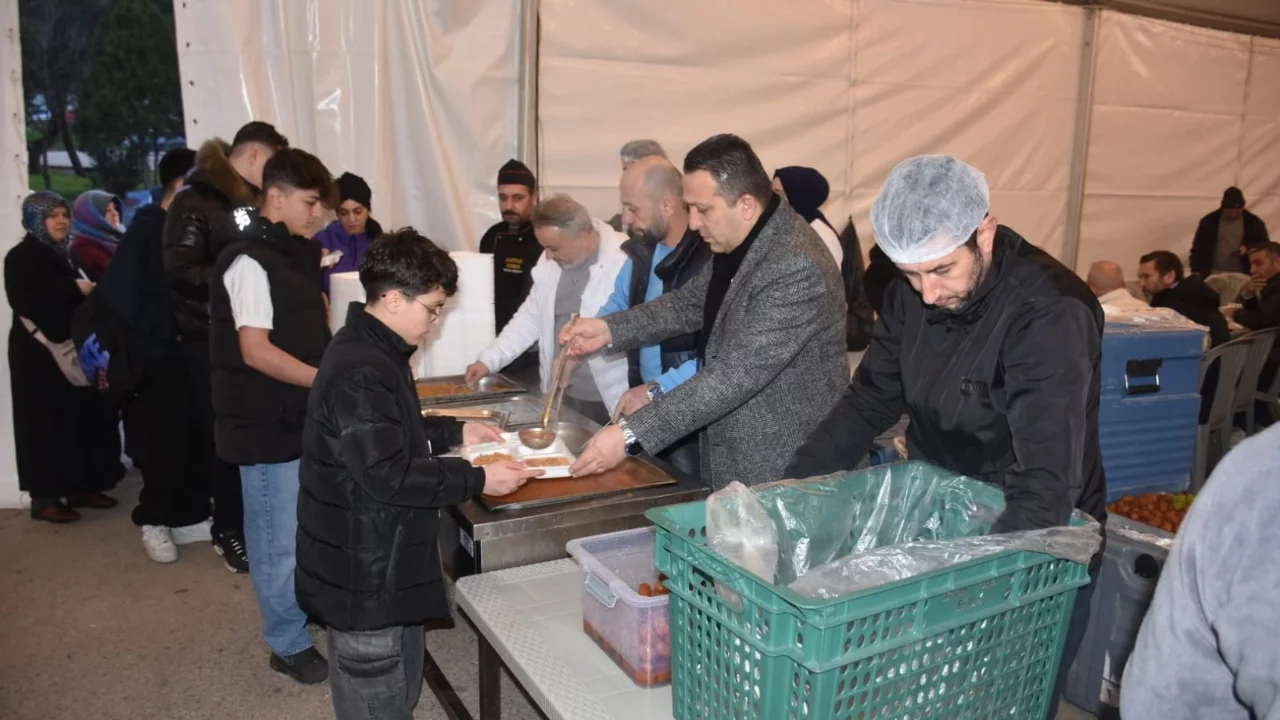 BEKSİAD yüzlerce Bursalının iftar bereketine ortak oldu