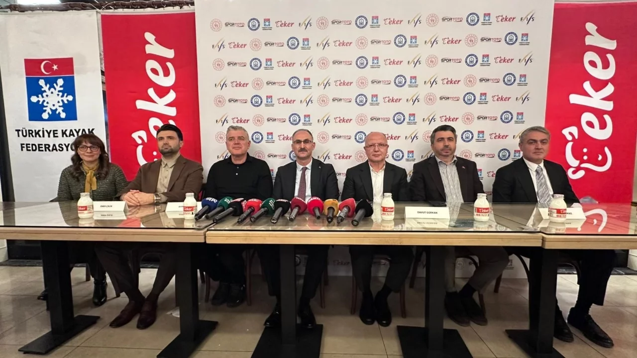 Bursa'da Uluslararası 43'üncü Çocuk Kupası ve FIS Uludağ Kupası tanıtımı yapıldı