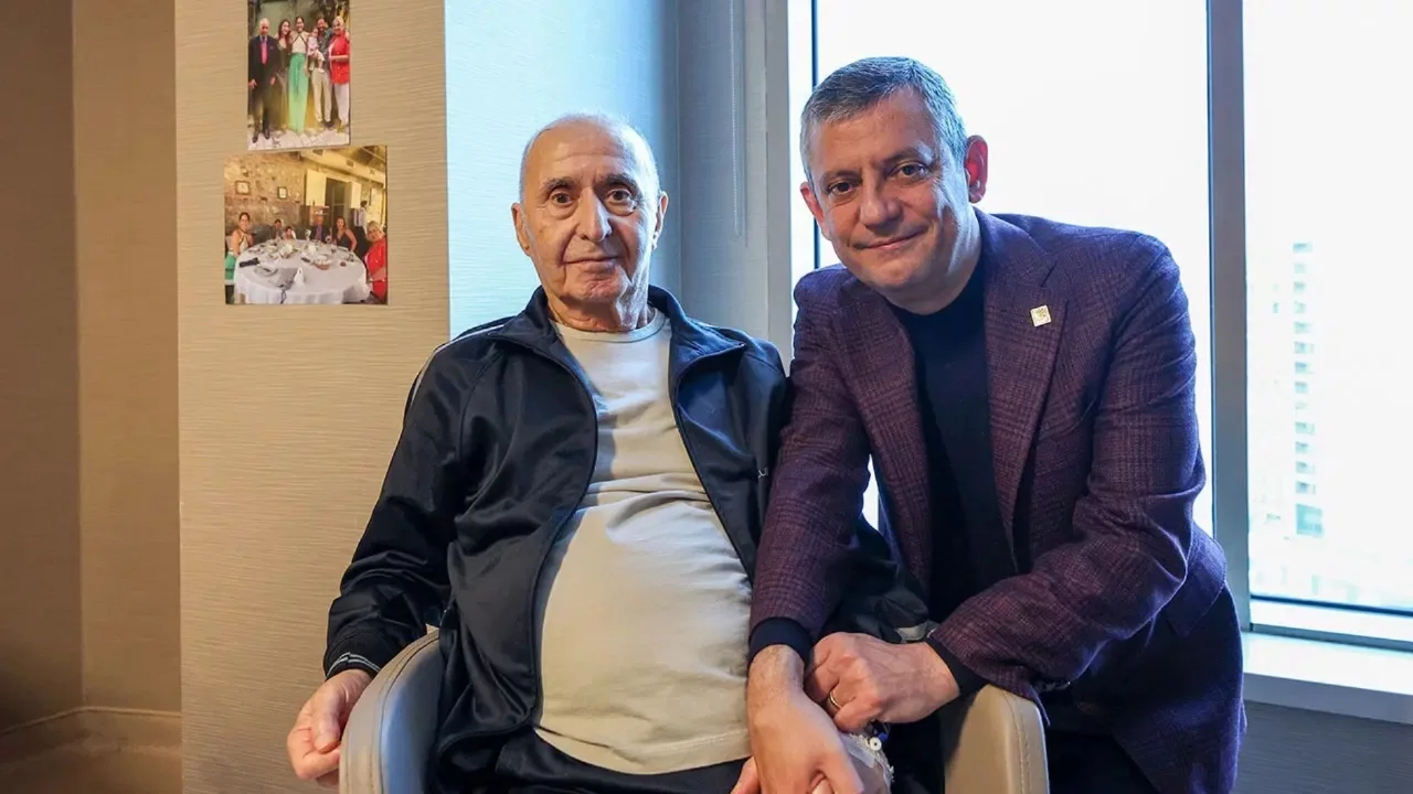 CHP Genel Başkanı Özgür Özel, Hikmet Çetin'i hastanede ziyaret etti