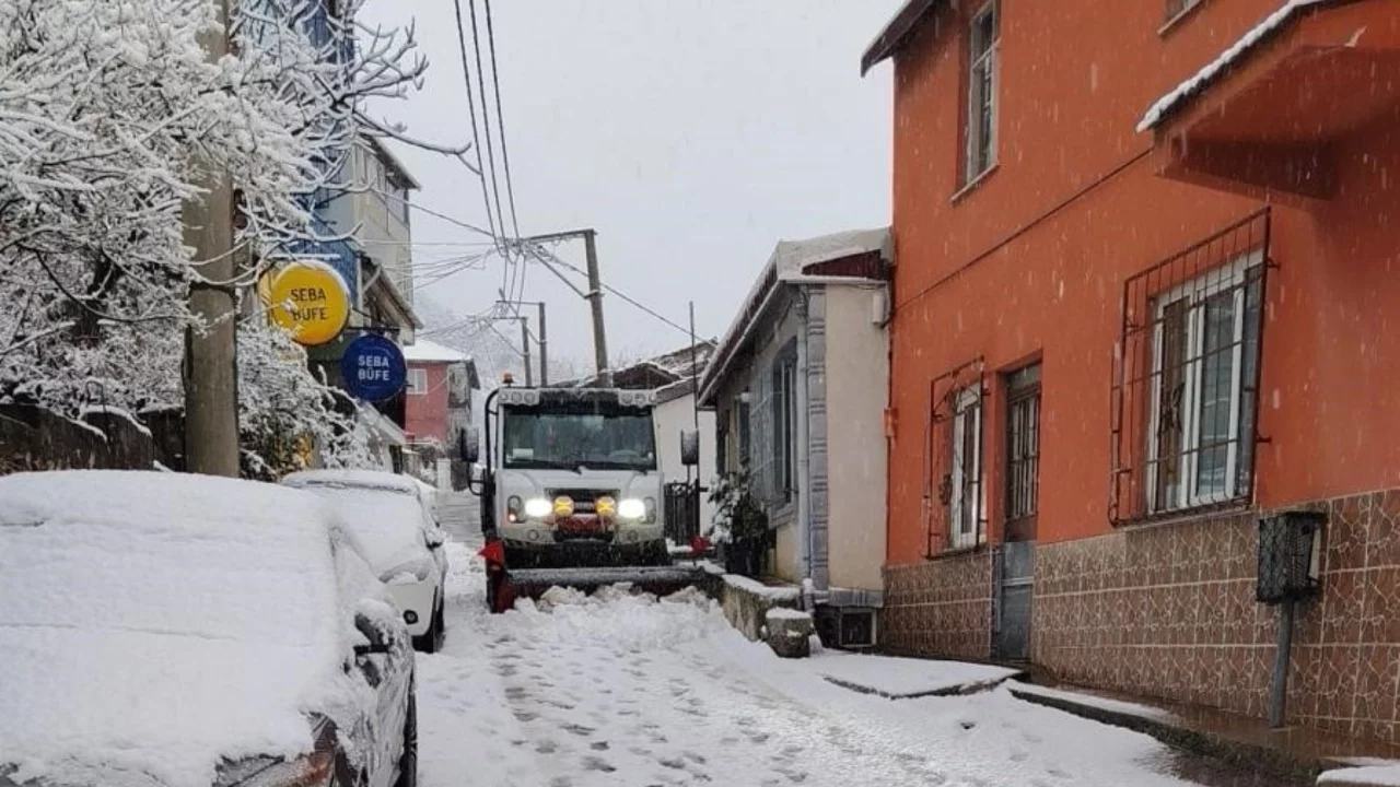 Osmangazi'de ekiplerden karla mücadele seferberliği