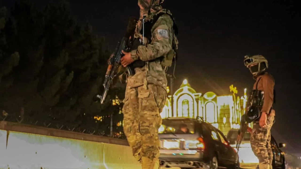 Pakistan Afganistan'a savaş ilan etti!