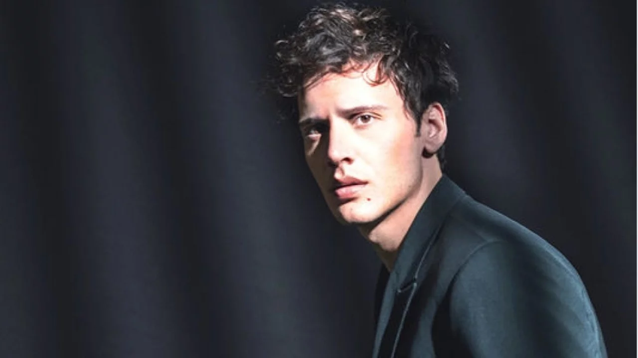 Uyuşturucu soruşturmasında gözaltına alınan ünlü şarkıcı Edis serbest bırakıldı