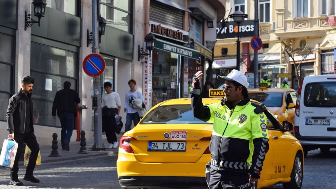 Trafikte bunu yapan yandı! Düğün konvoylarından, hız sınırına yeni cezalar yürürlükte