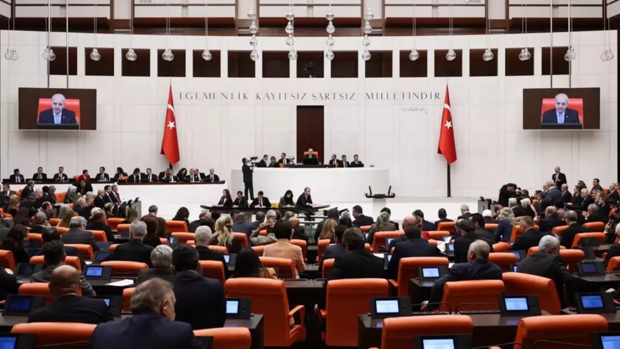 Meclis'te yeni torba kanun hazırlığı: İkramiye artışı, istihdam desteği, deprem konutu ödeme planı, bedelli askerlik düzenlemesi