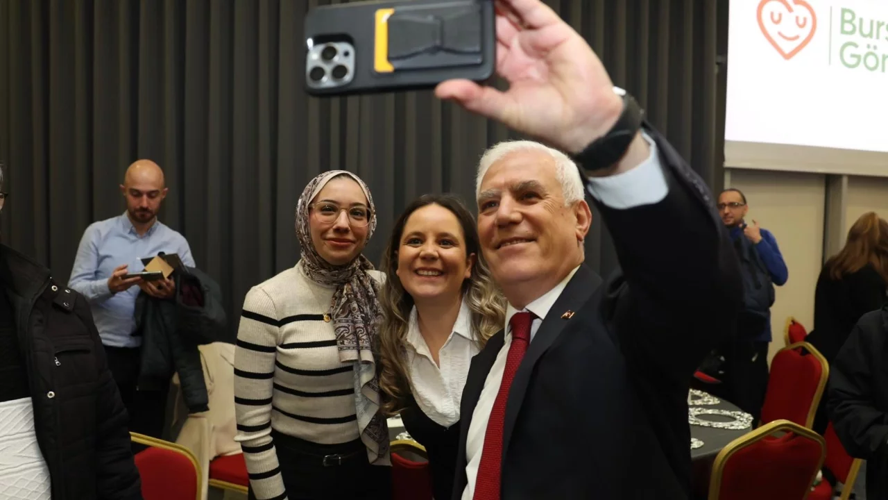Başkan Bozbey Bursa Gönüllüleri ile iftarda buluştu