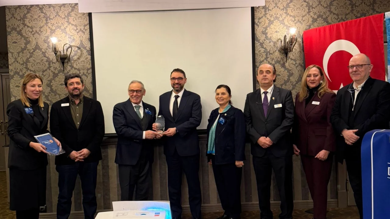 Gazeteci Yaman Kaya'ya Meslek Hizmet Ödülü