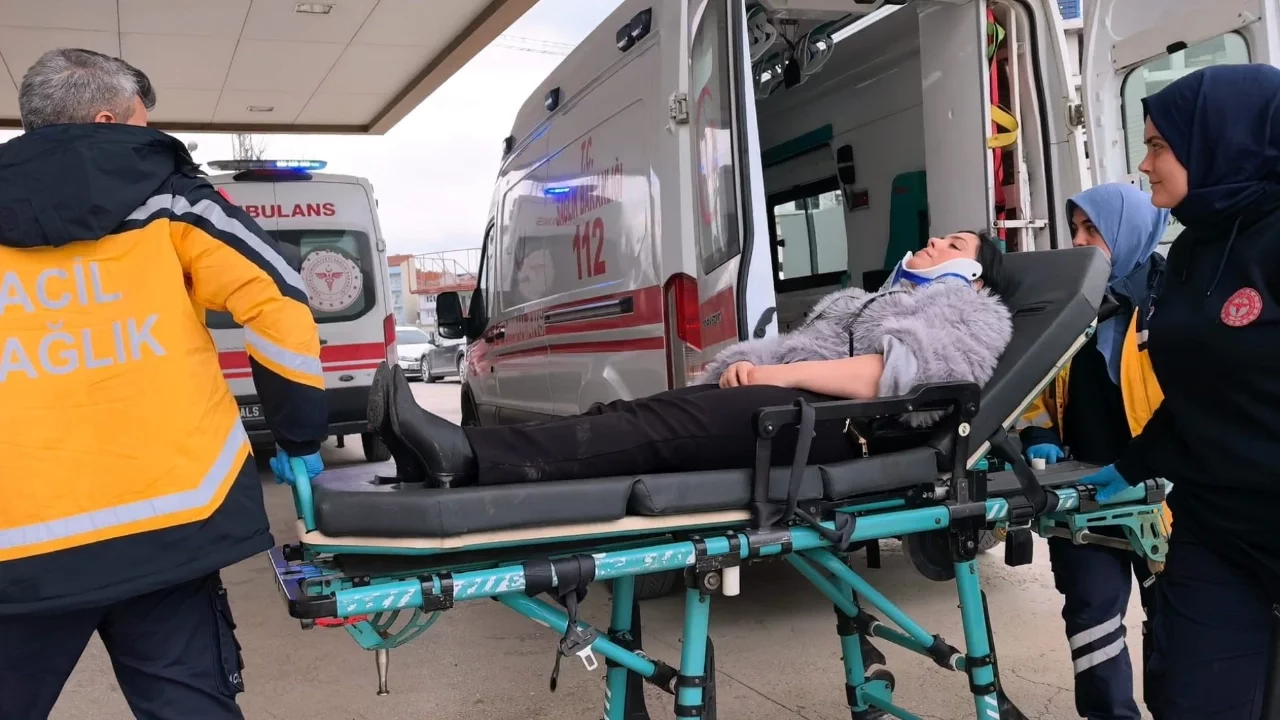 Bursa'da trafik kazası! Yaralılar var