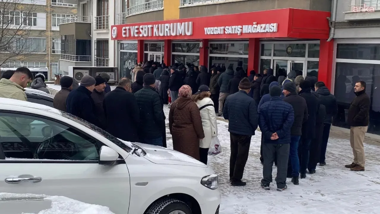 Eksi 4 derecede ucuz et kuyruğu