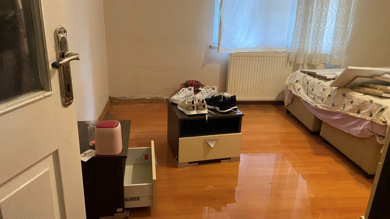 Altyapı çalışması sonrası apartmanı su bastı