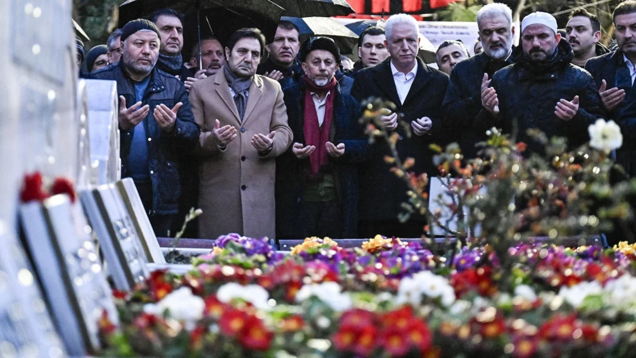 Necmettin Erbakan kabri başında anıldı