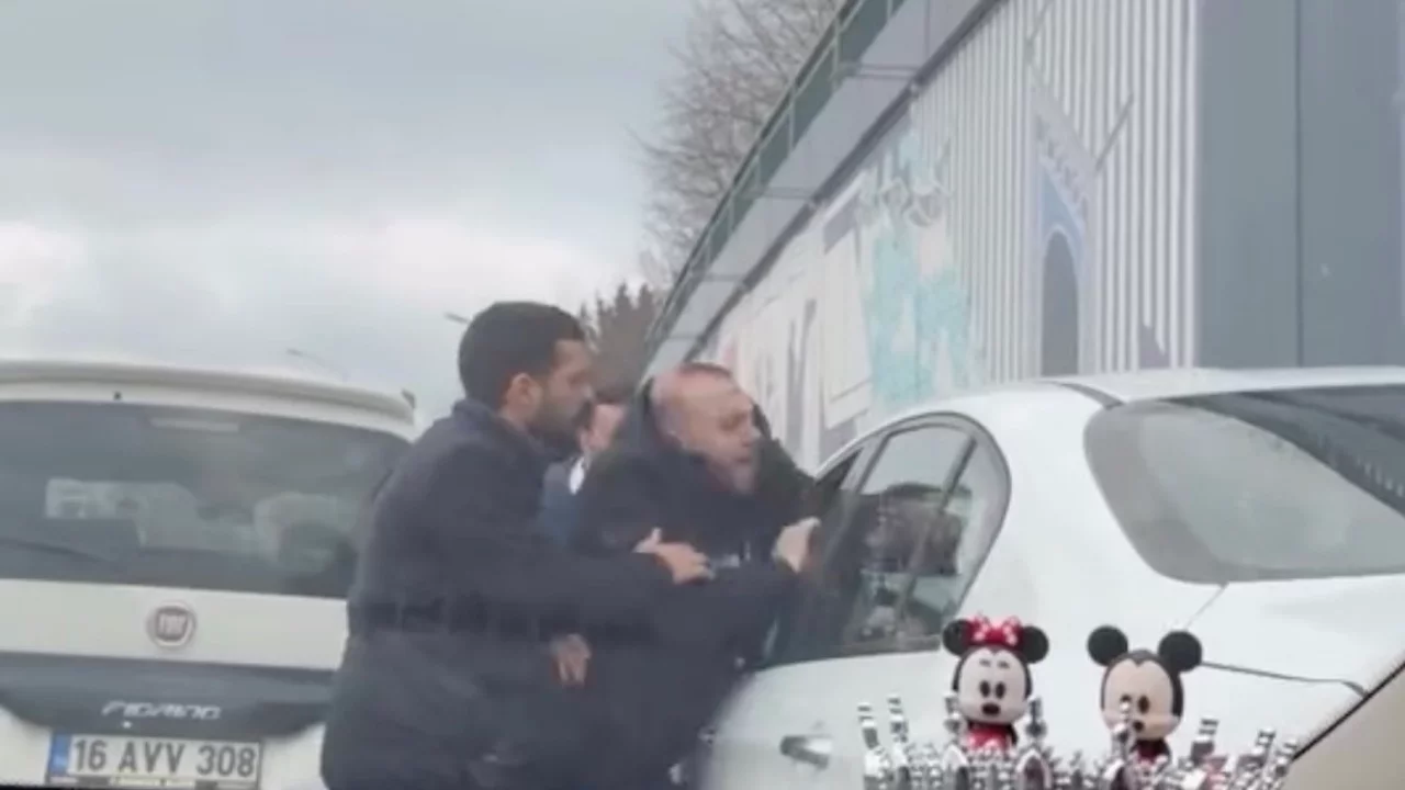 Bursa'da yol kavgasında araçtan inen sürücünün ehliyeti gitti! 180 bin lira ceza yedi