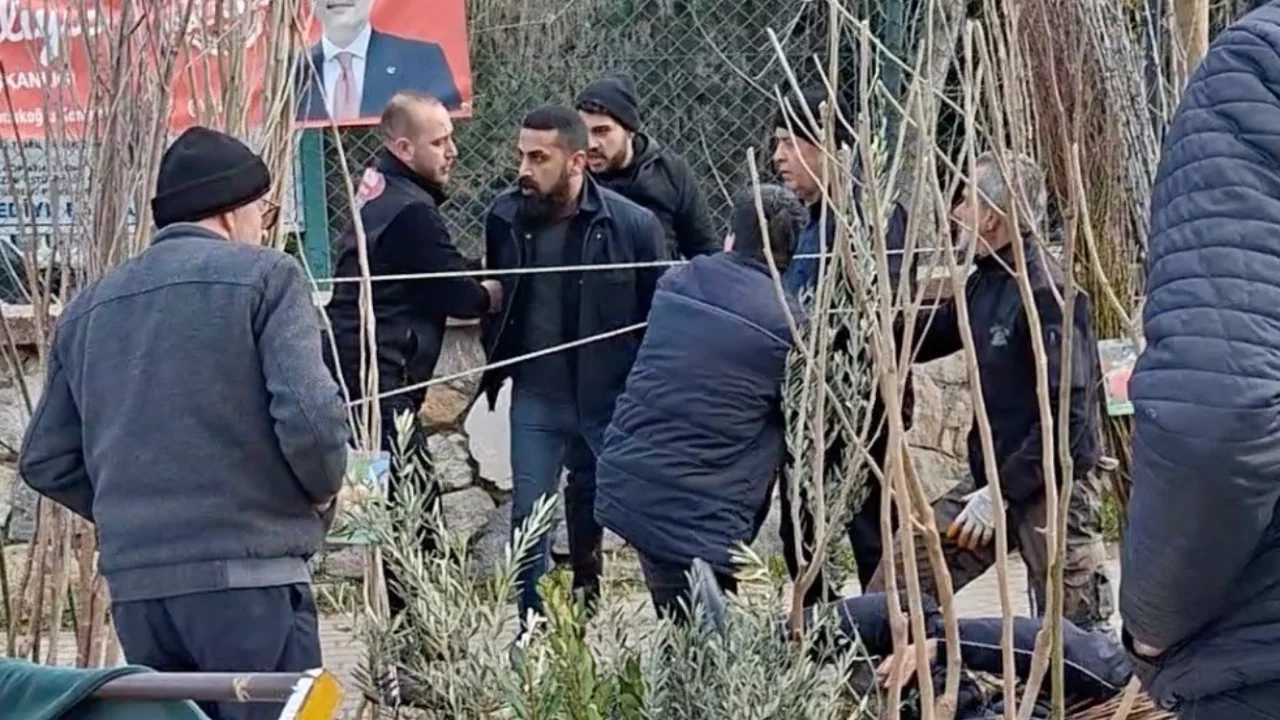 Bursa'da seyyar satıcılardan zabıtaya bıçaklı saldırı!