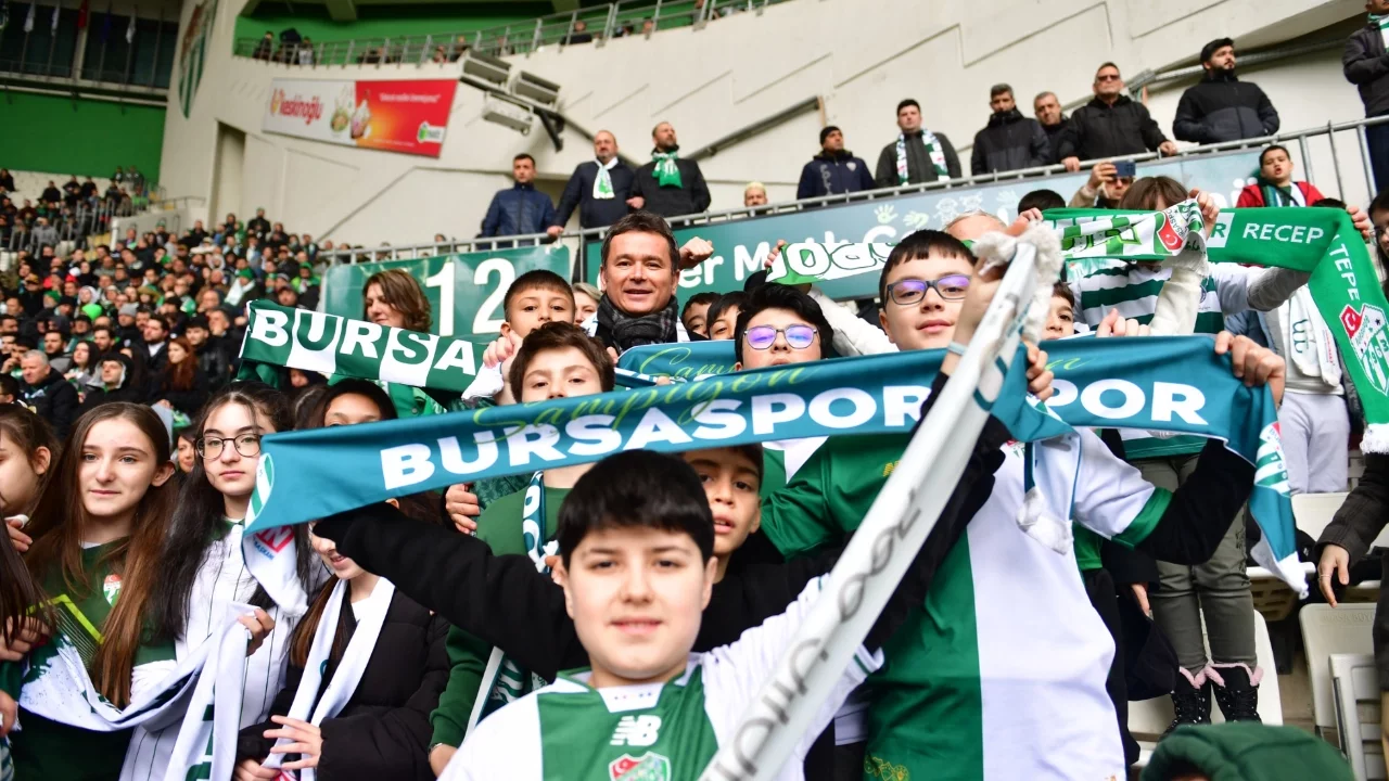 Başkan Aydın çocuklarla Bursaspor coşkusunu paylaştı