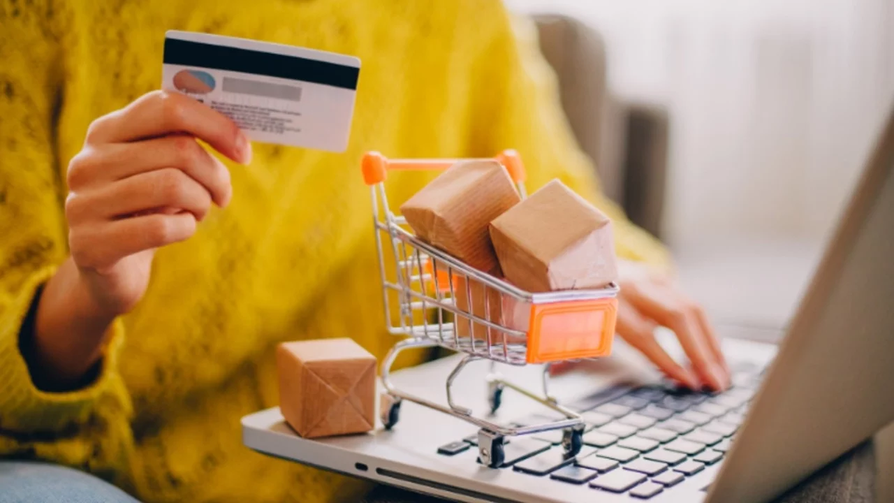 KVKK'dan 6 ay süre! Market kartlarının tümü geçersiz kalacak