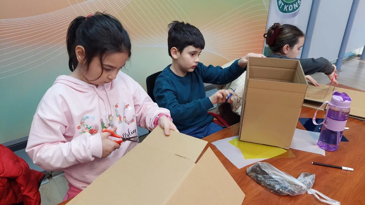 Bursa'da çocuklar bir günlüğüne mimar oldu