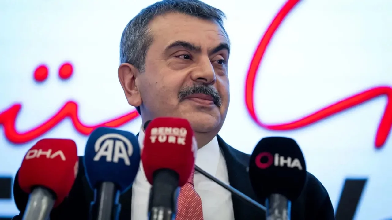 Okullarda ara tatil kalkacak mı? Bakan Yusuf Tekin'den açıklama