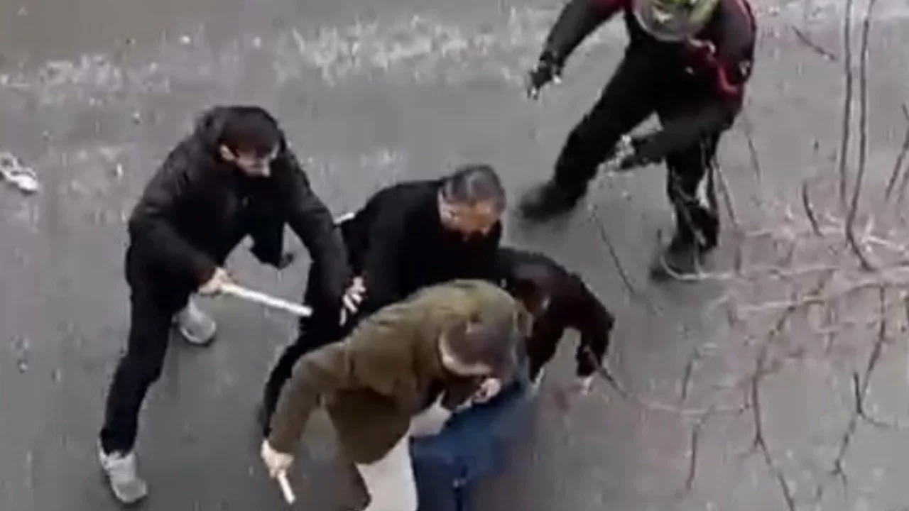 İstanbul'da yol verme tartışması sopalı kavgaya dönüştü