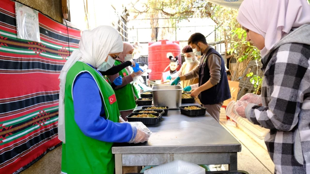 İHH Bursa Şubesi Yermük Mülteci Kampı'nda iftar düzenledi
