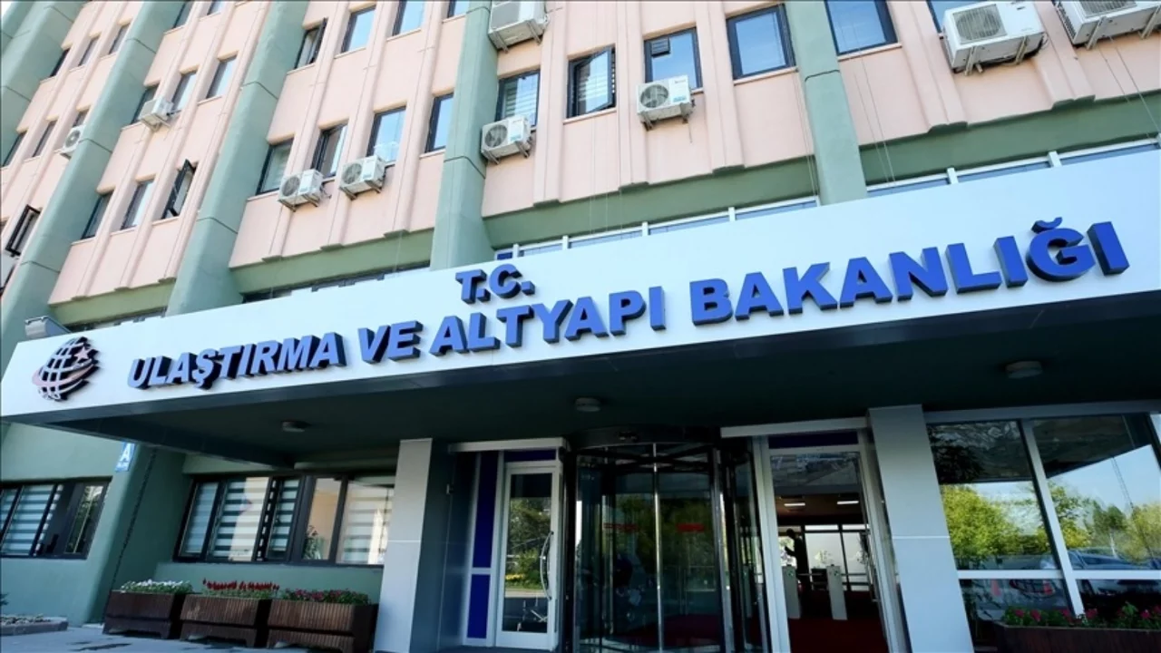 Ulaştırma Bakanlığından, İran'da yaşanan gelişmeler sonrası hava trafiğine ilişkin açıklama