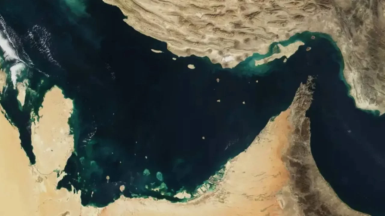 Geçişlerin kapatıldığı Hürmüz Boğazı küresel petrol ticareti için neden önemli?