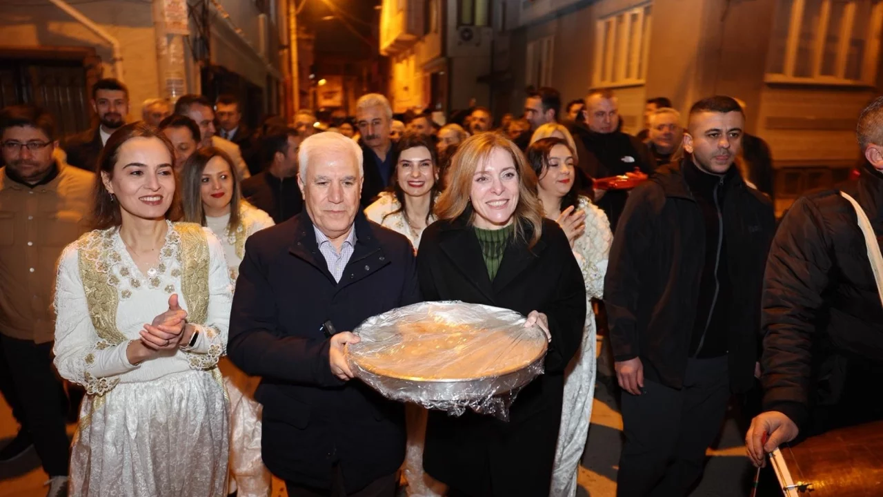 Bursa Büyükşehir Belediye Başkanı Mustafa Bozbey'le sahurda asırlık gelenek