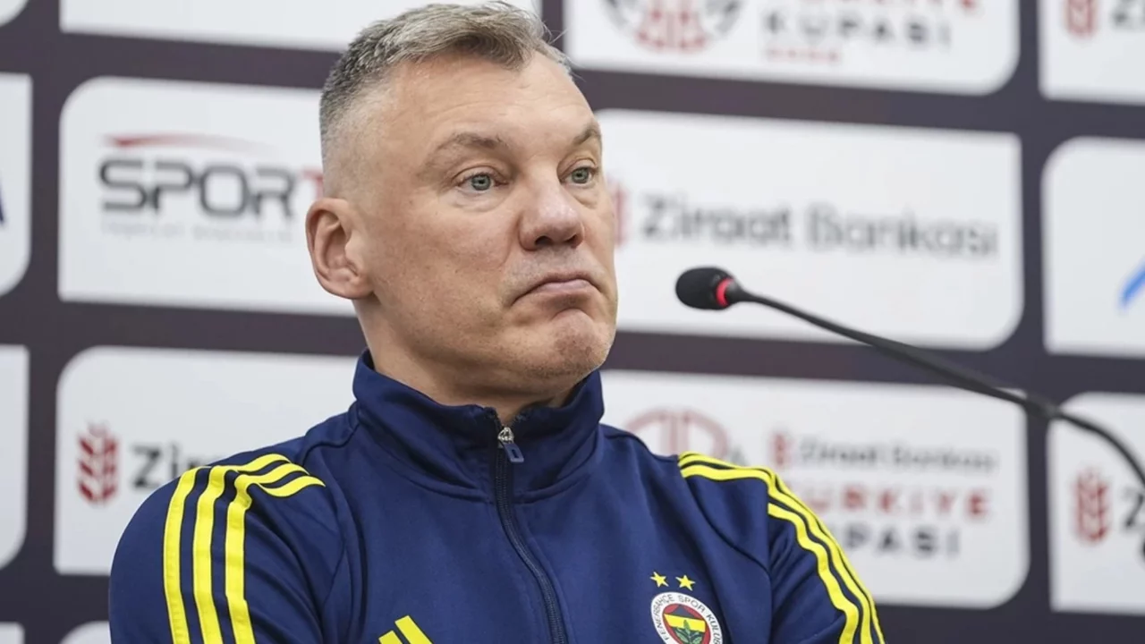 Jasikevicius, Dubai'de mahsur kaldı