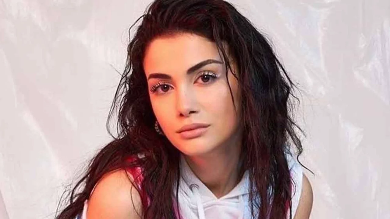 Fenomeni Ece Ronay'a soruşturma