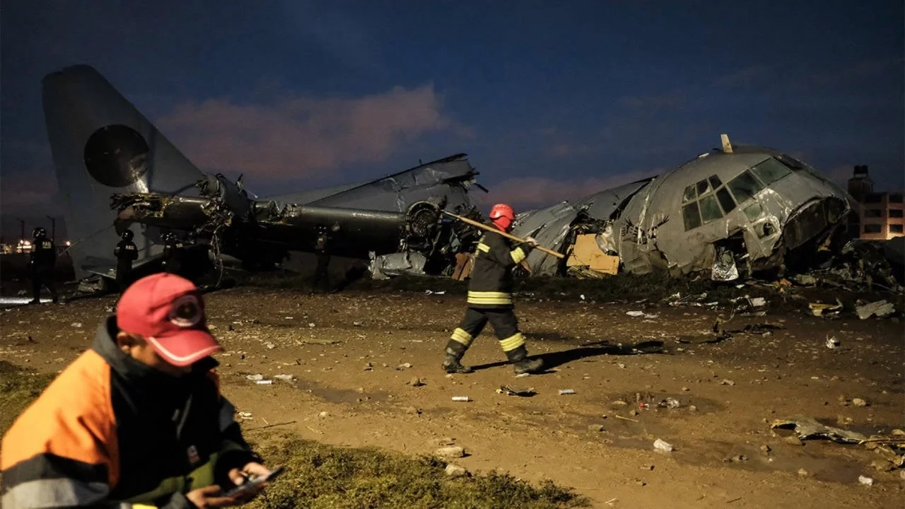 Bolivya'da kargo uçağının düşmesi sonucu ölenlerin sayısı 22'ye yükseldi