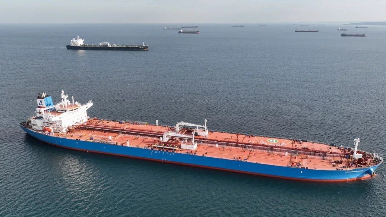 Hürmüz Boğazı'nda petrol sevkiyatı sert düştü