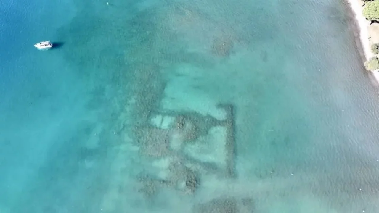 Muğla'nın Fethiye ilçesindeki deniz dibindeki tarihi kalıntılar koruma altına alındı