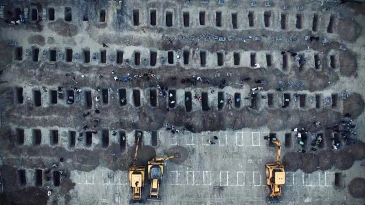 Erakçi'den çarpıcı paylaşım: ABD ve İsrail saldırısında ölen 160'tan fazla çocuğun mezarı böyle görüntülendi