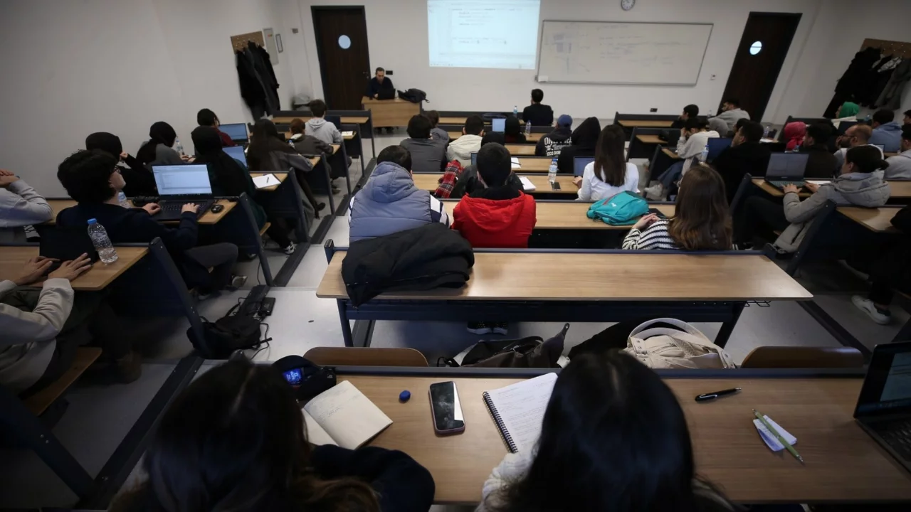 Bursa Teknik Üniversitesi'nde "Tercihten Önce Üniversiteni Yaşa" projesi özel okul başvuruları ba...
