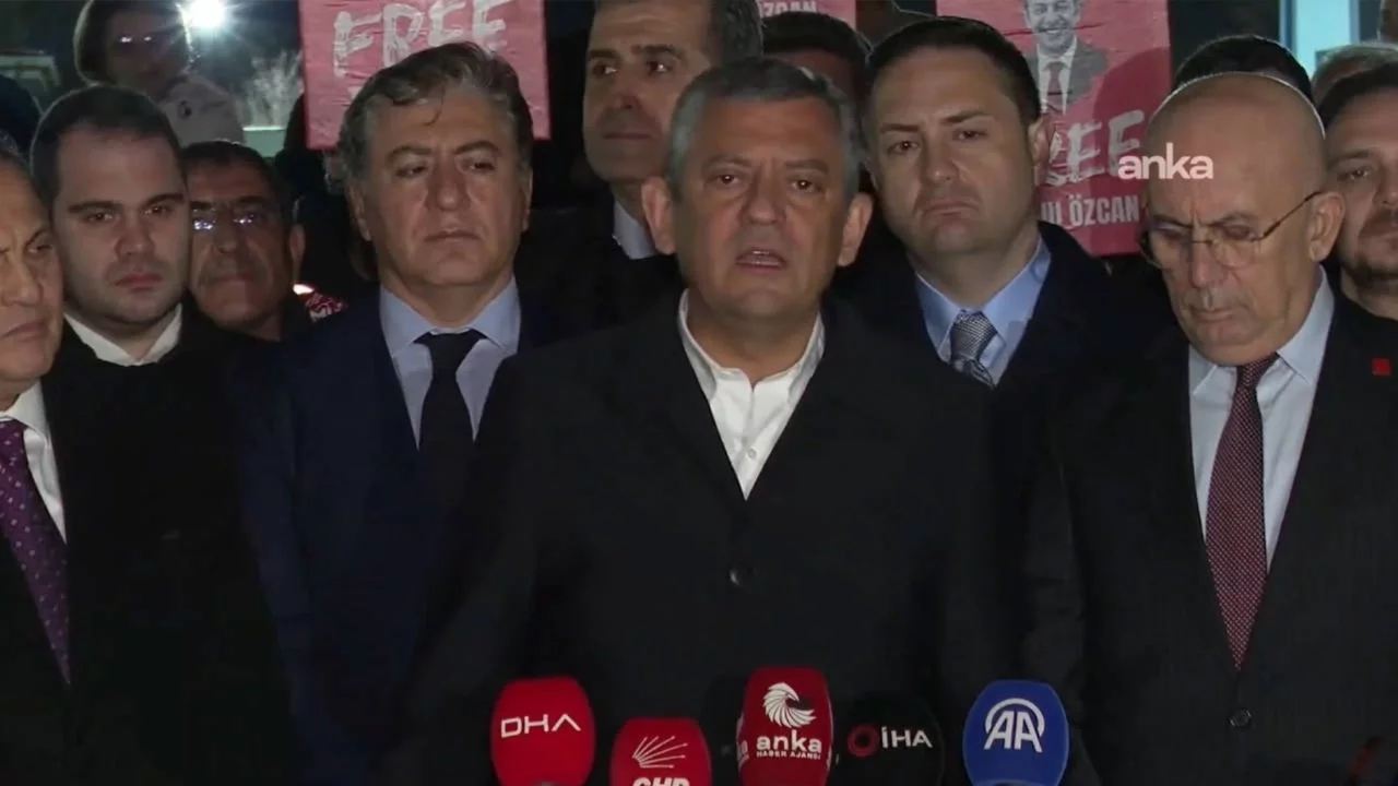 Tanju Özcan'a ziyarette bulunan Özgür Özel'den açıklama: O 3 harfliyi pişman edeceğiz