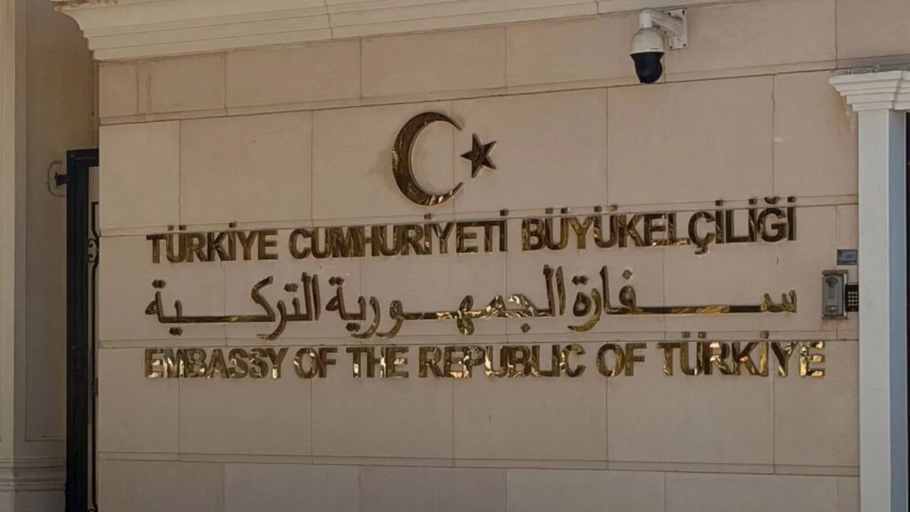 Türkiye'nin Abu Dabi Büyükelçiliğinden vatandaşlara uyarı: "Uçuş teyidi almadan havalimanına gitmeyin"